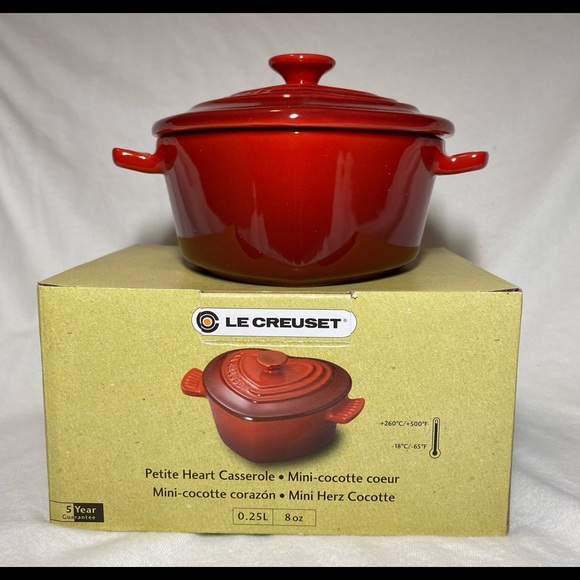 New W Tags Le Crueset Heart Shaped Dish with Lid - Picture 2 of 4